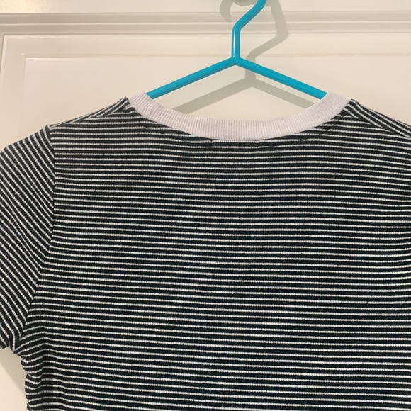 Black and white striped short sleeve - Picture 4 of 4
